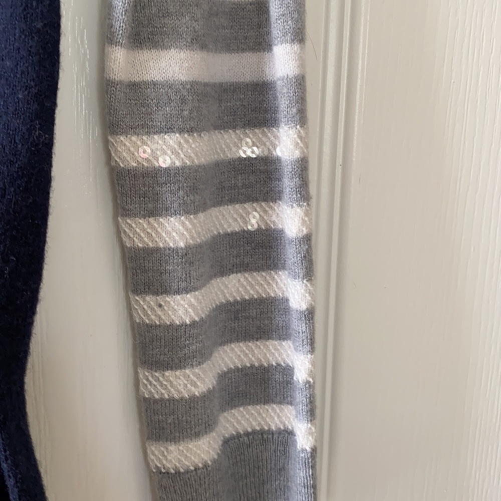 Gap Sweater - Picture 2 of 2